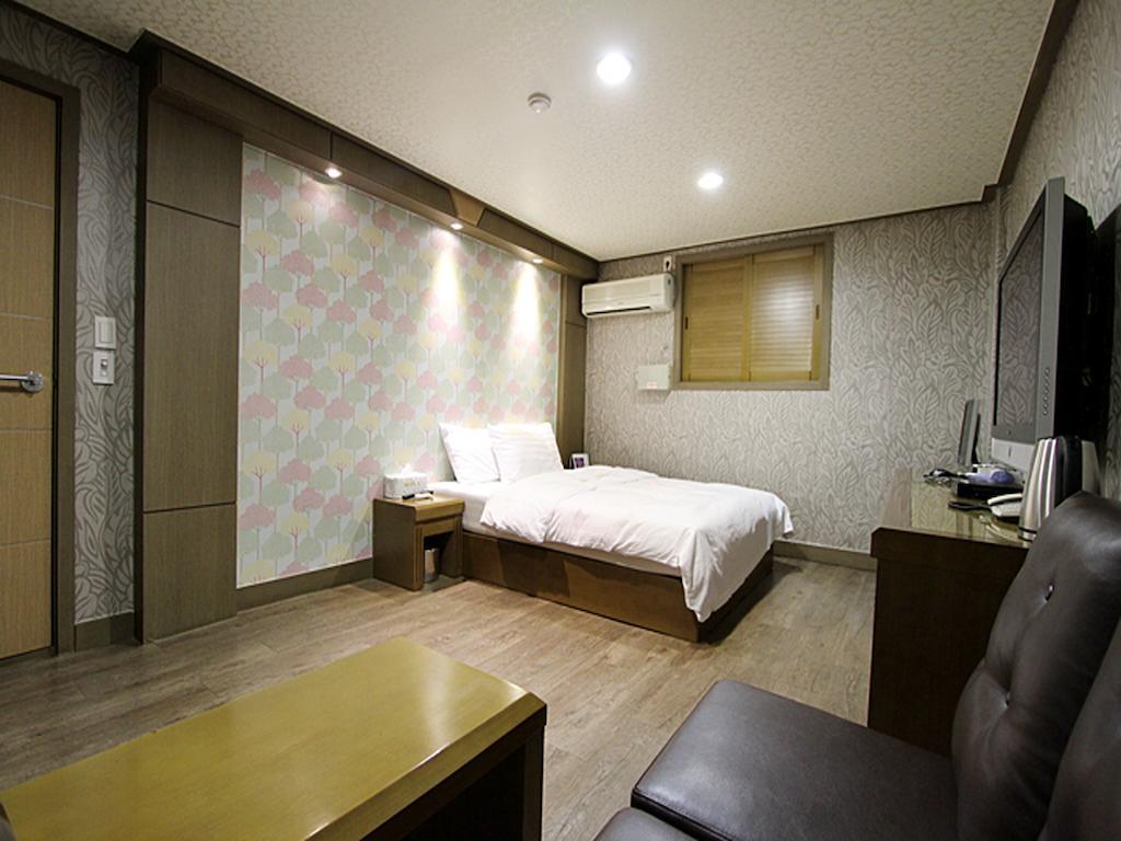 Hotel Q تشنتشون الغرفة الصورة